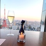 The Blue Room - シャンパン越しの東京タワー