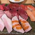 裏天満ちょうちん通り 肉寿司 - 最初に提供される肉寿司