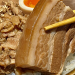 Ryukyu Chinese Stand TAMA - 本格的な皮付き豚バラ肉を使用した東坡肉