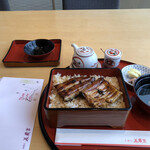 Kyouryouri Unagi Minokichi - 鰻重竹3,300円、鰻がフワフワ油ジューシーで美味しいが、肝吸いの出汁が昆布の味が出過ぎてて？あれこれが京都の出汁文化？という味でした。ご飯たっぷりで竹というランクが身に沁みる！もっと鰻食べたかった。