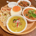 Bangkok Spice - 右手のトムヤンクンは辛かった...