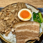 Ryukyu Chinese Stand TAMA - 魯肉飯と東坡肉の相盛り