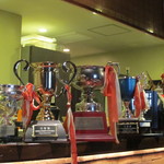 秋田牛玄亭 - 優勝などのカップが沢山ありました。