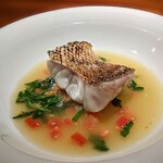 蒼 - さかな人長谷川さんより 神経締め甘鯛 、天然芹と共にアクアパッツァ仕立て。身がはちきれそうになっている甘鯛ちゃん。滑らかなのに力強い身質に驚嘆。