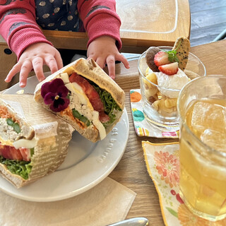 ベーカリー&カフェ コパン_0