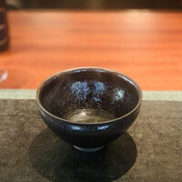 蒼 - ①【愛媛 藤本さんより 神経締め 真鯛のコンソメ】
                    ★ 2.5kg天然真鯛。頭+骨で出汁を取り、擂り身を加えた鯛一匹丸ごと使用した塩無しの4時間煮込みスープ。