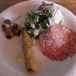 イルポッジョ - 1,500円のランチコース前菜(カポナータ、サラダ、サラミ、ヤングコーンのフリッター)