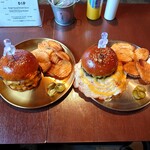 Eisha Burger - ダブルチーズバーガー、焦がしチーズ＆ハニーマスタードバーガー