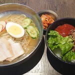 Korian Izakaya Jan - 冷麺と仙台牛そぼろ丼、お代わりしたキムチ