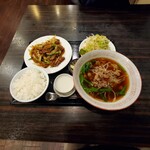 Hanagyouza - ニラレバ定食 1160円