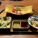 Koshitsu Robata Ryouri Kakoiya - お造り三種盛合せ
                        蛍烏賊の酢味噌掛け
                        桜海老と小松菜のお浸し