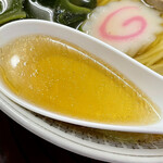 増田屋 - 鶏ガラのきいた飲み干したくなるスープです。