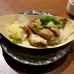 Koshitsu Robata Ryouri Kakoiya - 鶏もも肉の蕗味噌焼き