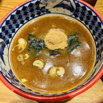 三田製麺所 梅田店 - 豚骨魚介スープ。
