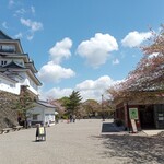 お天守茶屋 - 和歌山城天守と茶屋外観(2023.4.8)