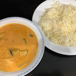 コチン ニヴァース - エビとナスのココナッツミルクカリー