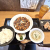 串かつ フジケン - 麻婆豆腐、ごはん・スープ・漬物、唐揚げ２個