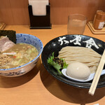 六厘舎 - 朝つけ麺特製７９０円、生七味１００円。あまり得意ではないつけ麺ですが、流石、雄ですね♩ 再訪したいと思います（╹◡╹）（╹◡╹）