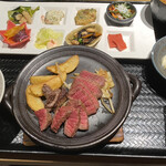 Kuroge Wagyuu Ittougai Yakiniku To Takitate Donabe Gohan Ichi Bakouji - 