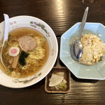 ラーメンと餃子の店 水岡 - Cセットのラーメンと半チャーハン