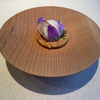 古我邸 - 桜エビ　菜花　ラディッシュ: 春の食材でまとめた一品。