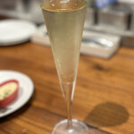 俺のフレンチ・イタリアン - 見事になみなみのシャンパン