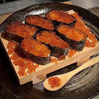 売切御免！北海道産「いくらこぼれまくり寿司」