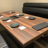 焼肉ホルモン 新井屋 にかい - 6人で一つの焼き台