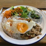 ウチルカ - 料理写真:ガパオライスランチ