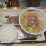 甘蘭牛肉麺 - 甘蘭牛肉麺A定食（甘蘭牛肉麺＋特製牛肉＋ご飯のセット）
