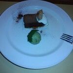 バンビーノ - ボネ（アマネットプリン）アマネットと言うクッキーを焼いて、それを砕いてプリンに混ぜたものだそうです。ザラつきも無く、カカオの感じがする、あと上になる載っているのがアマネットクッキーだそうです。