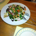 バンビーノ - 魚介のグリル、イカ、イイダコ、海老、野菜たっぷりで特に海老が美味しかったー