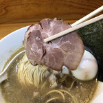 煮干中華ソバ イチカワ - チャーシューリフト。