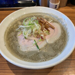 Isai - 4月限定　驚きの灰色スープ　通な旨塩ビター　950円