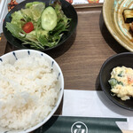 Minori Kafe - ご飯とサラダ