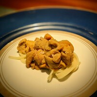 蒼 - 塩谷魚店より 青森大間北紫雲丹。どこまでも贅沢。パスタがまた神調味で、泣けてくる。一山生簀の蛤出しで茹でて軽く柑橘が香る。