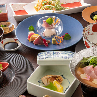 プライベート気分を味わえる個室で料理と空間をご堪能下さい。