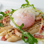 white asparagus and bacon bismarck