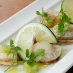 Green ceviche with scallops and kiwi