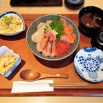 魚どん 然 - 北海丼