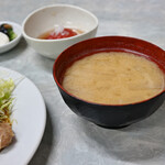 伊勢屋食堂 - 【豚バラ生姜焼き定食＠税込1,050円】味噌汁：大根