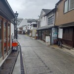 Hishio - 街並み(店舗前)