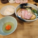 麺処 有彩 - 塩ラーメン特製にご飯小とマキシム生卵