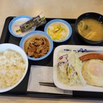 松屋 - ソーセージエッグ定食ミニ牛皿　