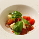 8Place - トマトモッツァレラ