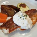 キッチン ブルー グローブ - ひめ鯛ポワレのアップ