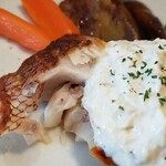 キッチン ブルー グローブ - ひめ鯛ポワレ　サワークリームの中身