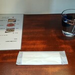 キッチン ブルー グローブ - 今日は狭い席、テーブルセット