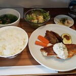 キッチン ブルー グローブ - ひめ鯛ポワレ　サワークリーム仕立てタルタル添え