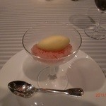 エメ・ヴィベール - スイカのソルベとキルシュ酒のグラス